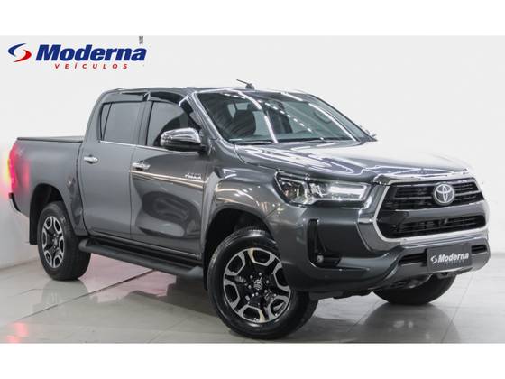 TOYOTA HILUX 2.8 D-4D TURBO DIESEL CD SRX 4X4 AUTOMÁTICO TOYOTA HILUX 2.8 D-4D TURBO DIESEL CD SRX 4X4 AUTOMÁTICO